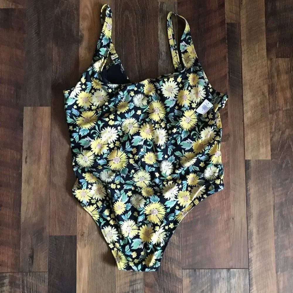 Old Navy floral one piece women’s swimsuit bathing suit Plus Size 3X New w/tags